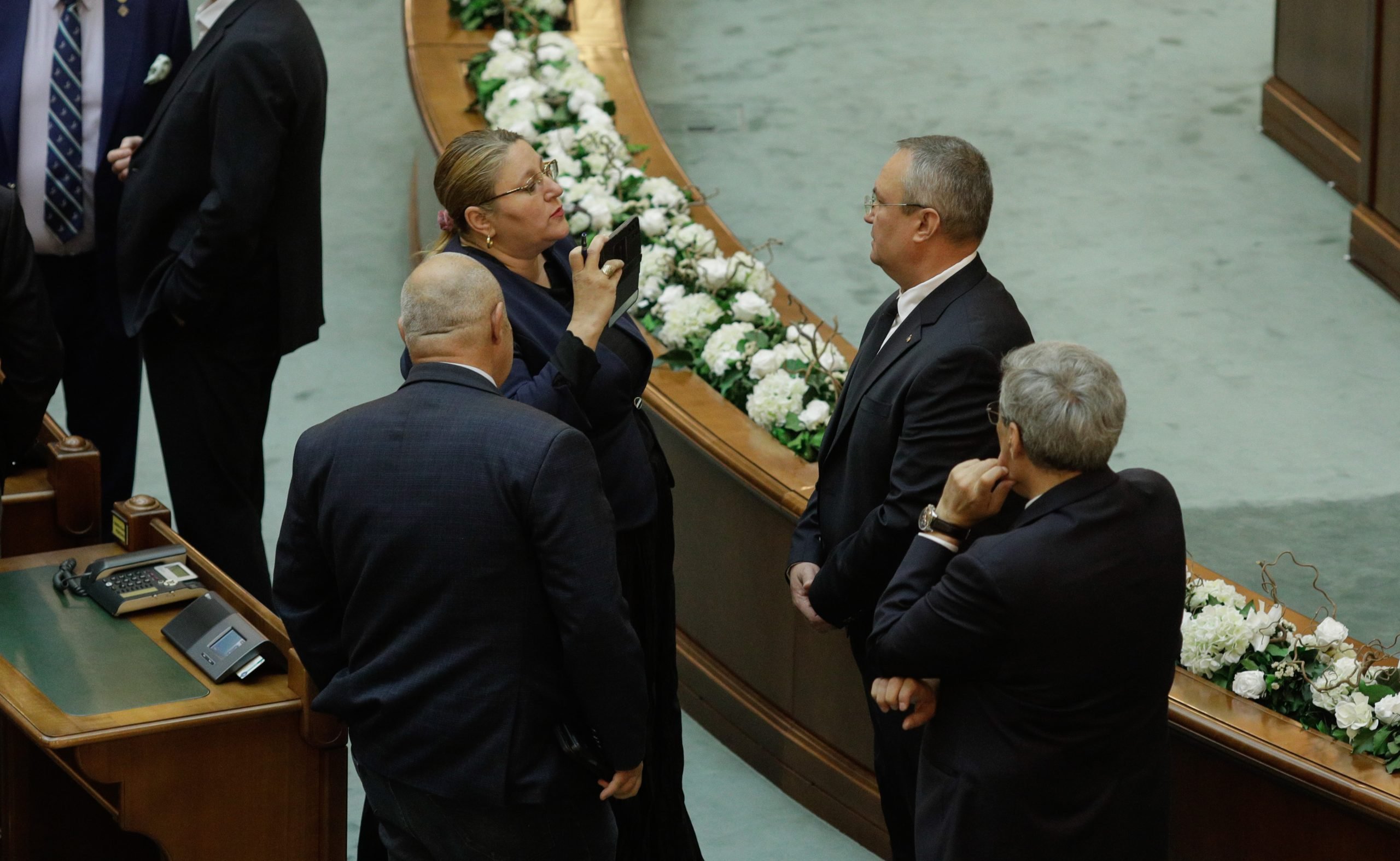 Nicolae Ciucă, noul președinte al Senatului, și-a făcut cruce după primul contact cu senatoarea Diana Șoșoacă. El nu a votat vreo lege de 600 de zile