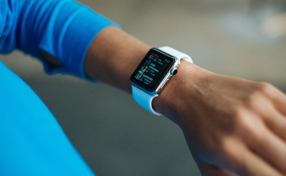 Ce boli poți lua de pe brățara unui smartwatch? Benzile ceasului Fitbit sau Apple sunt focare de bacterii