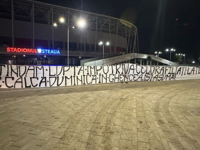 Ultrașii de la CSA Steaua au lăsat peste noapte un banner uriaș în fața Stadionului Ghencea