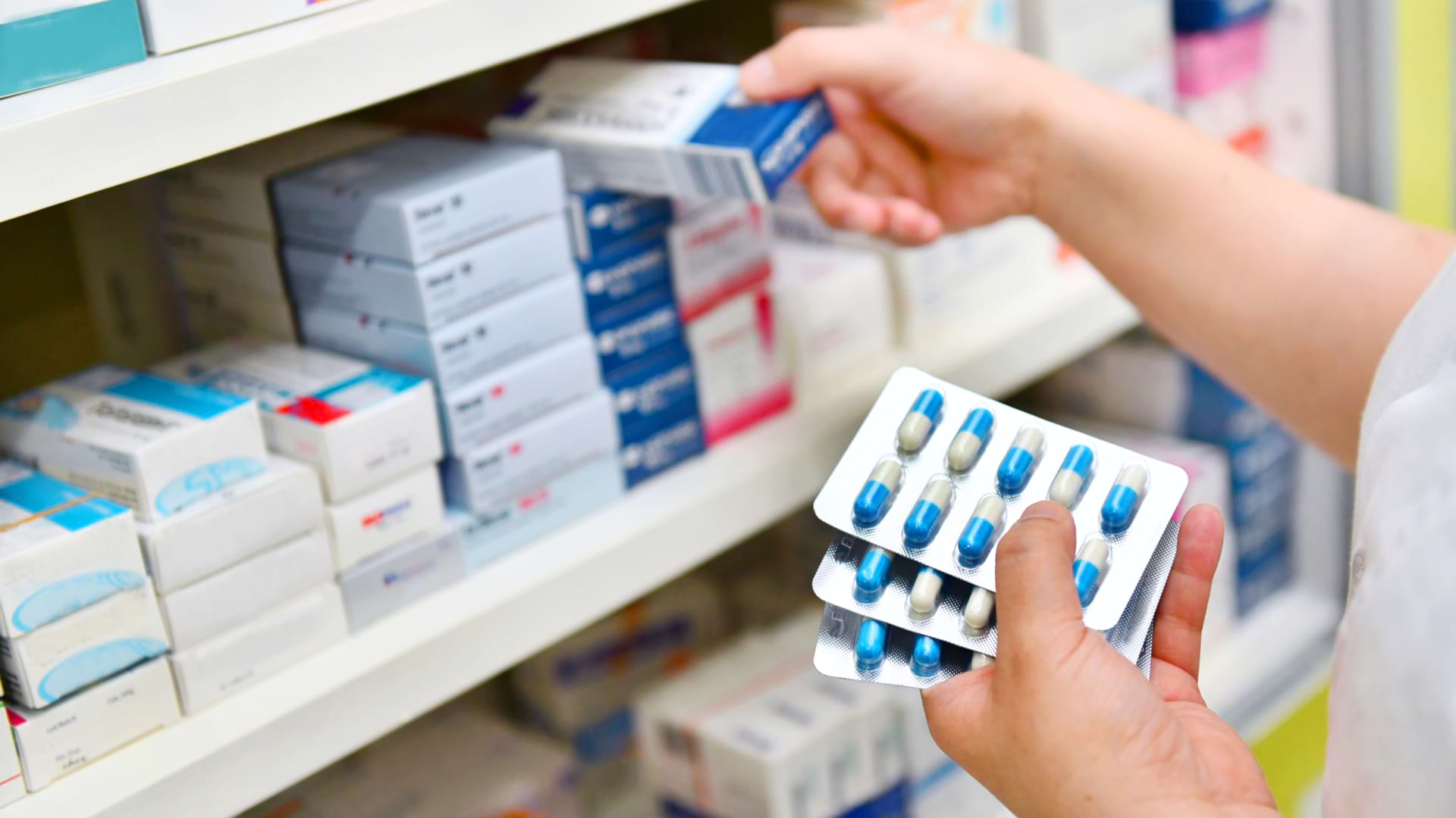 Farmaciile vor elibera antibiotice fără rețetă doar pentru 48 de ore. Ministerul Sănătății a redus termenul